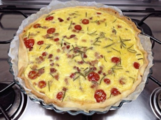 Torta salata in fase di raffreddamento.JPG